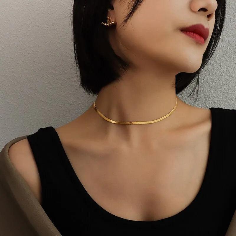 Colar triplo Aurora - Pingente de Girassol - Banho em Ouro 18k