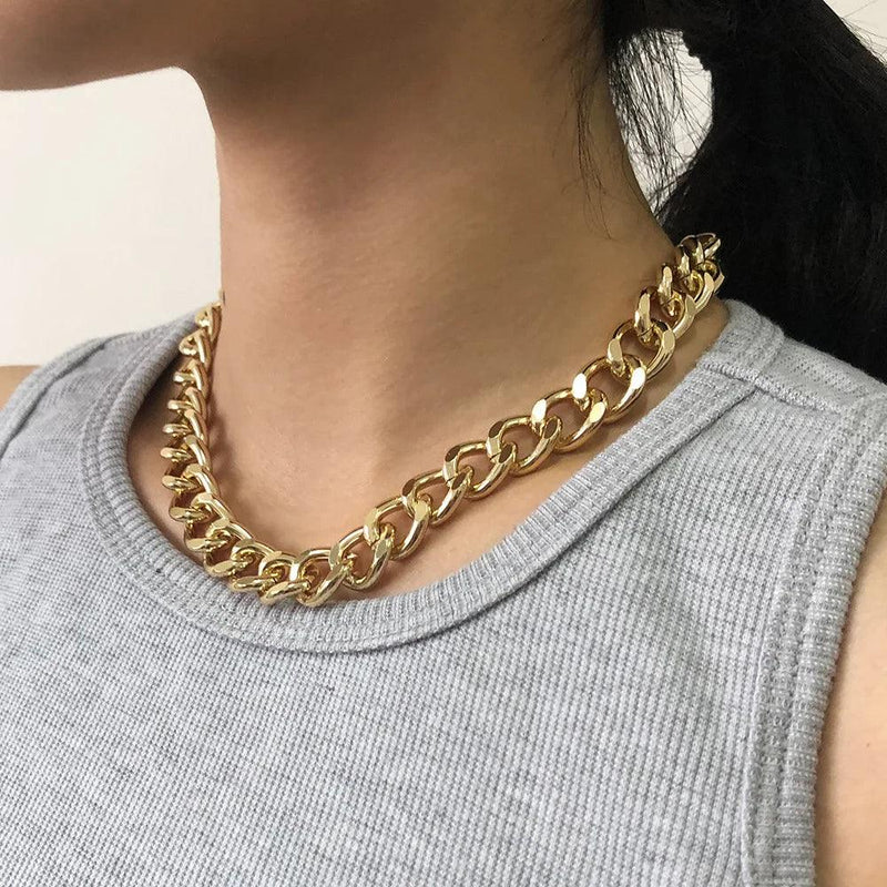 Colar triplo Aurora - Pingente de Girassol - Banho em Ouro 18k