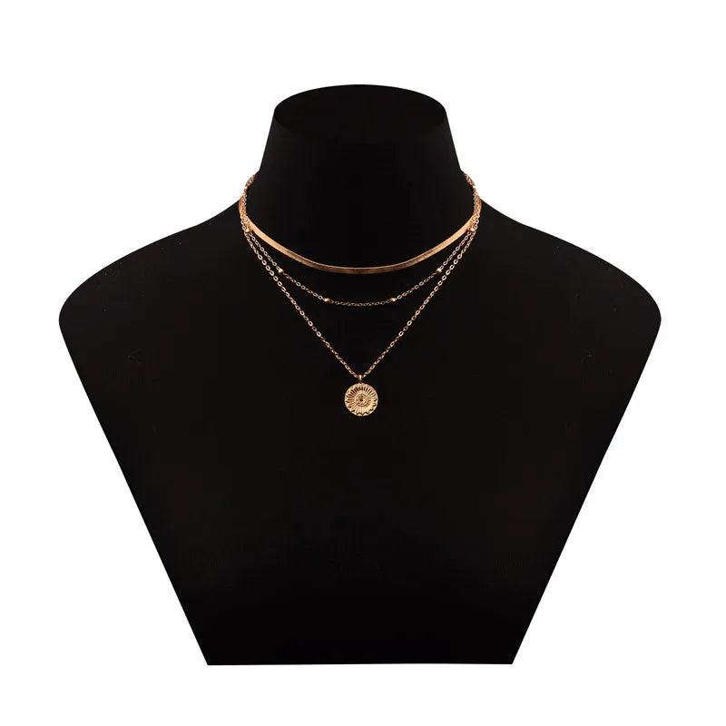 Colar triplo Aurora - Pingente de Girassol - Banho em Ouro 18k