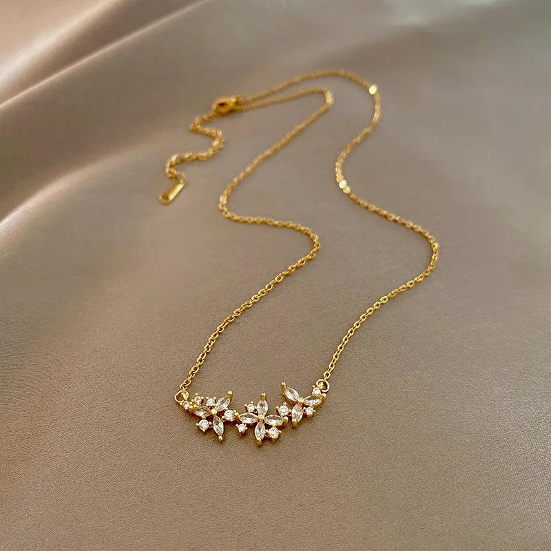 Colar Ramo de Flores - Banho em Ouro 18k - Zircônias